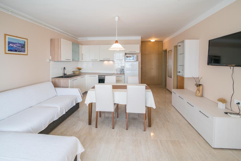 קרק Apartments Villa Ana מראה חיצוני תמונה